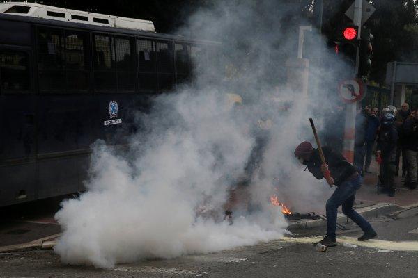 Yunanistan'da öğretmenlerden olaylı gösteri
