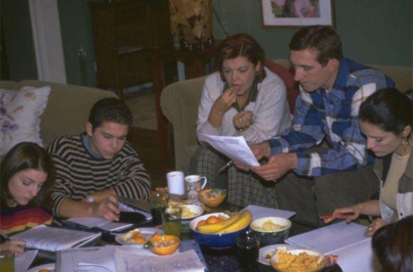 Bizimkiler dizisinin anne-kızı buluştu