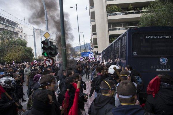 Yunanistan'da öğretmenlerden olaylı gösteri