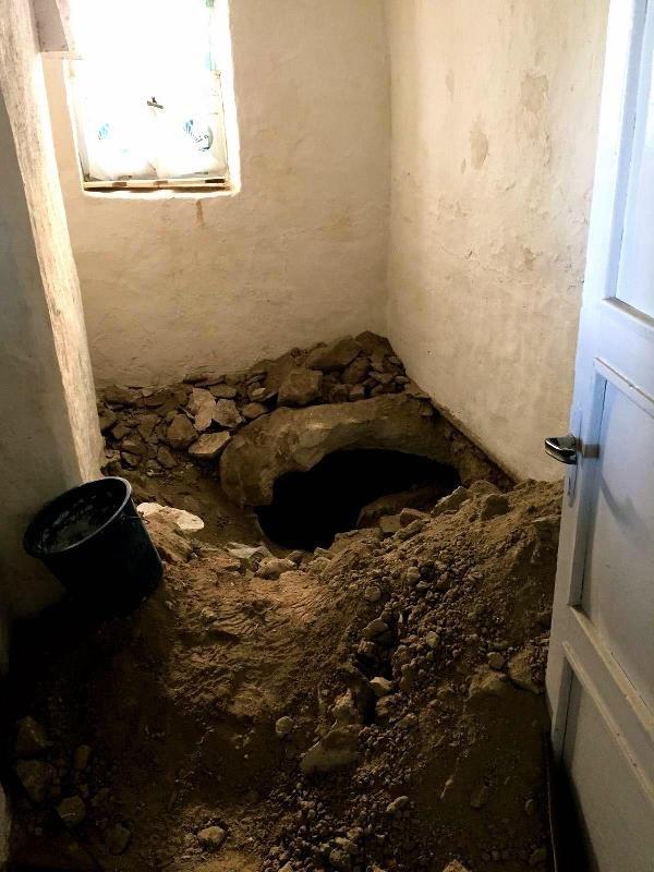 Kazı yaptılar, Roma dönemi kaya mezarı tahrip ettiler