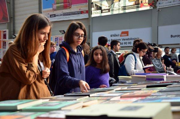 Çukurova Kitap Fuarı'na yoğun ilgi