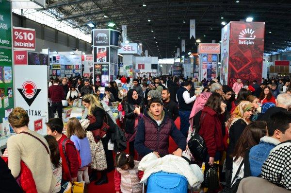 Çukurova Kitap Fuarı'na yoğun ilgi
