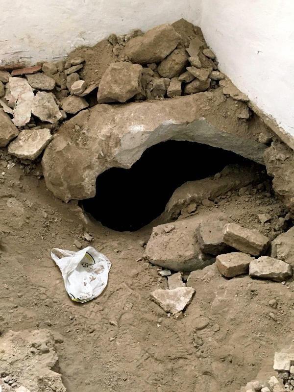 Kazı yaptılar, Roma dönemi kaya mezarı tahrip ettiler