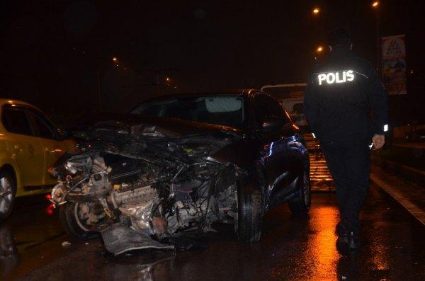 Makas atarken kaza yaptı, yumruklar havada uçuştu