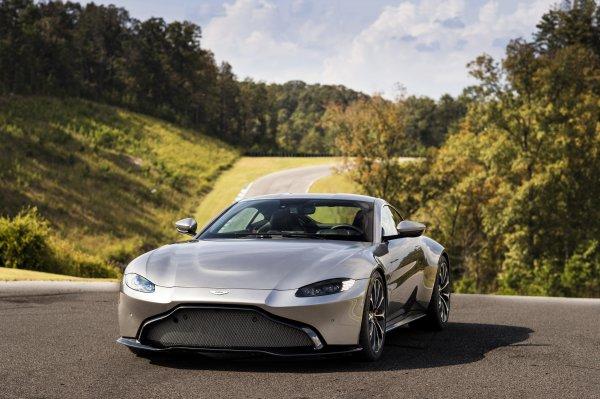 Aston Martin yeni renkleriyle Türkiye'de