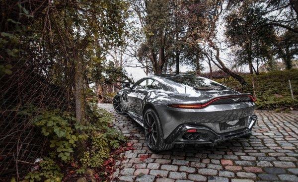 Aston Martin yeni renkleriyle Türkiye'de