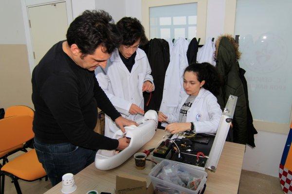 Liseli öğrencilerden başarılı İHA testi