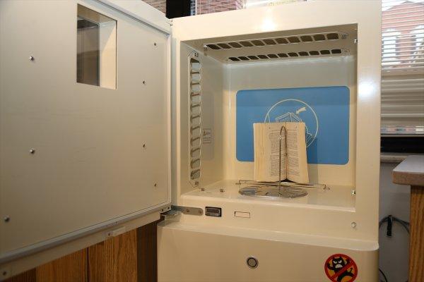 Kitaplar temizlendikten sonra okunuyor