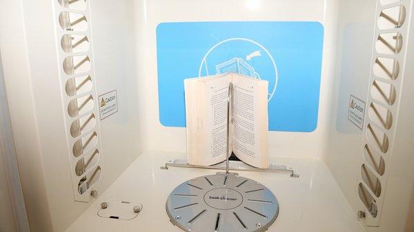 Kitaplar temizlendikten sonra okunuyor