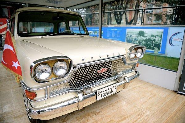 İlk yerli araba 'Devrim'e ilgi büyük