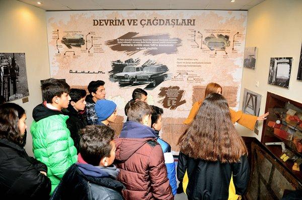 İlk yerli araba 'Devrim'e ilgi büyük