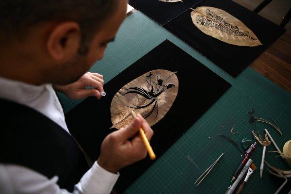 Adana'da sanat eserine dönüştürülen kuru yapraklar