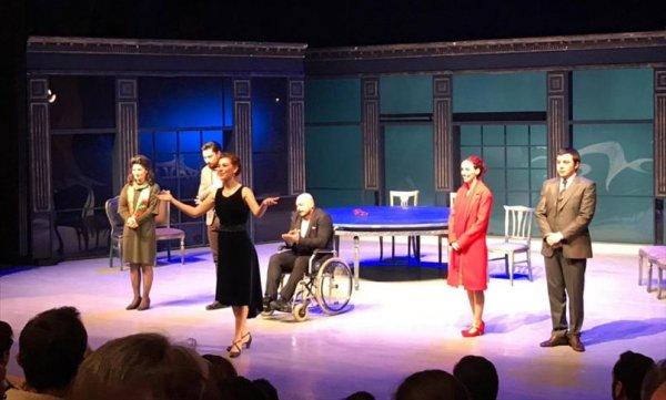 Ordu'da oyuncu tekerlekli sandalyeyle sahneye çıktı