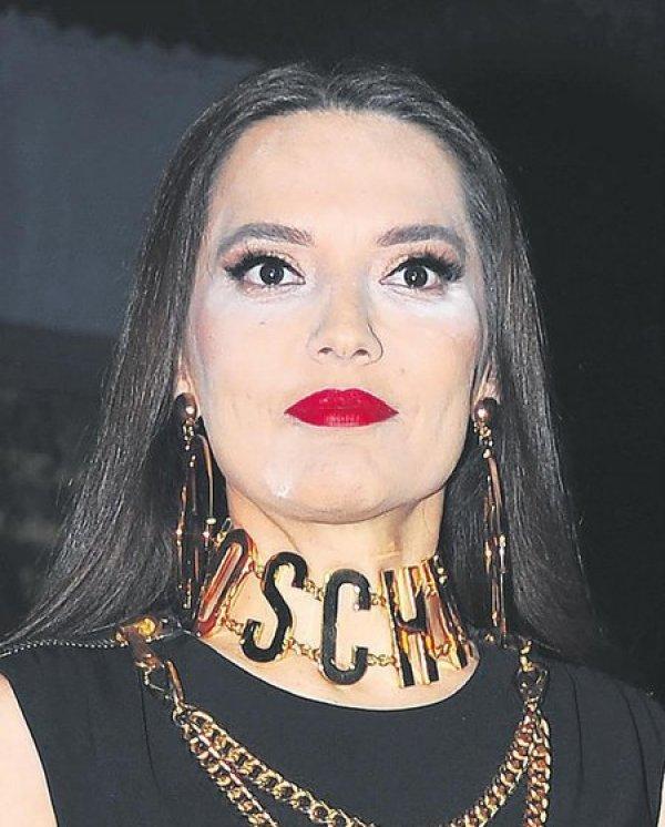 Demet Akalın'ın makyajı korkuttu