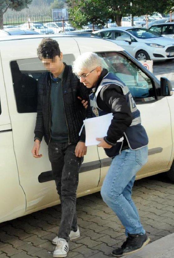 Hırsızlar ev sahibini boğazından bıçakladı