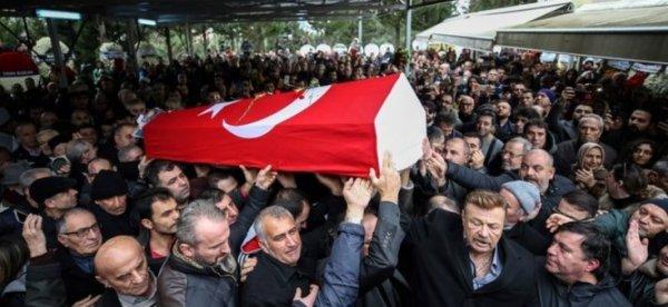 Ayşen Gruda'nın cenazesinde Nuri Alço'nun parası çalındı