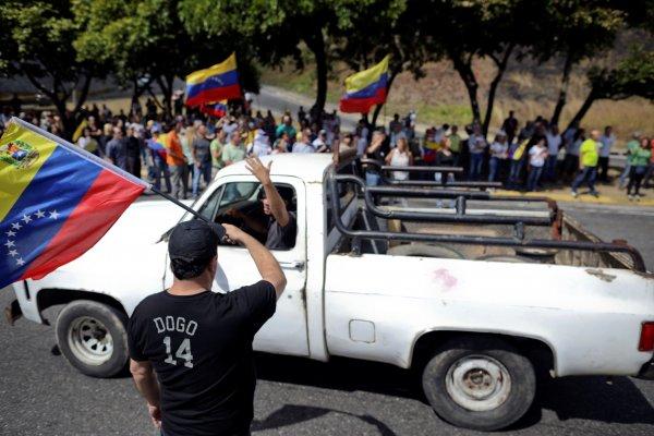 Venezuela'da gözler yeniden sokakta
