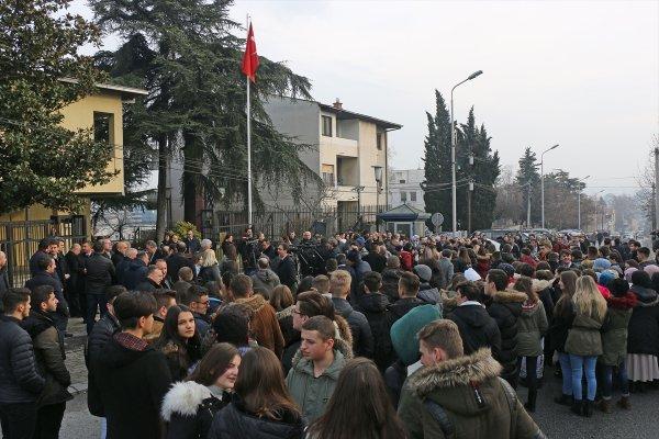 FETÖ'cü gazeteye destek veren Makedonya'da protestolar
