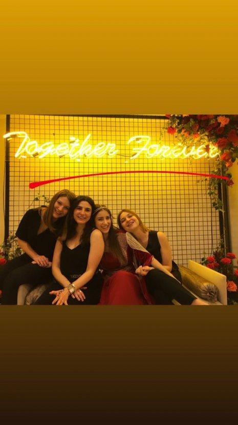 Hazal Kaya'nın kına gecesi