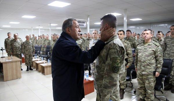 Hulusi Akar ve Orgeneral Dündar Irak sınırında