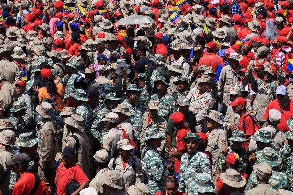 Venezuela'da hükümet ve muhalefet yanlılarından gösteri