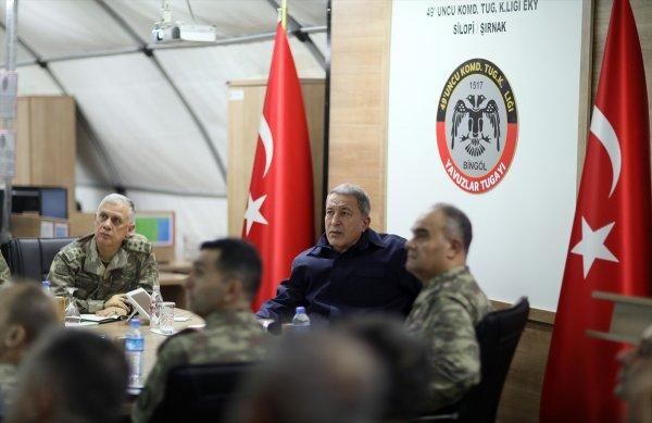 Hulusi Akar ve Orgeneral Dündar Irak sınırında