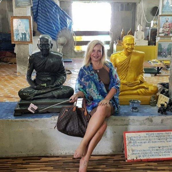 Seda Akgül, eline aldığı yılanı öptü