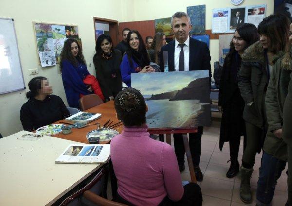 Cezaevi kapılarını dizi oyuncularına açtı