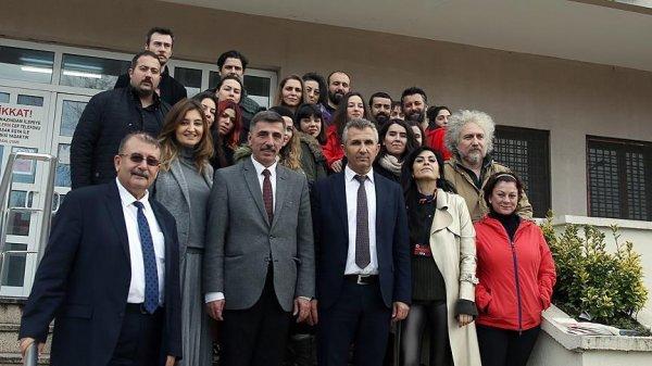 Cezaevi kapılarını dizi oyuncularına açtı