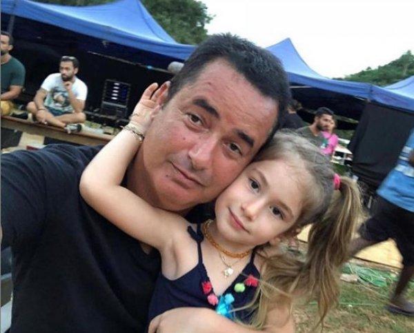Acun Ilıcalı yeni sevgilisi Itır'ı yanından ayırmıyor