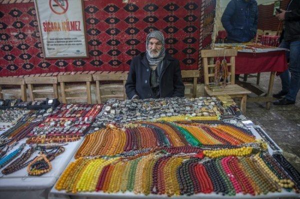 Kanuni zamanında yapılan han, tespihçileri  buluşturuyor