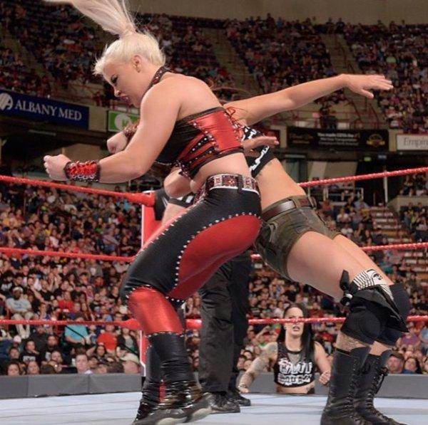 Enes Kanter'in yeni sevgilisi: Dana Brooke