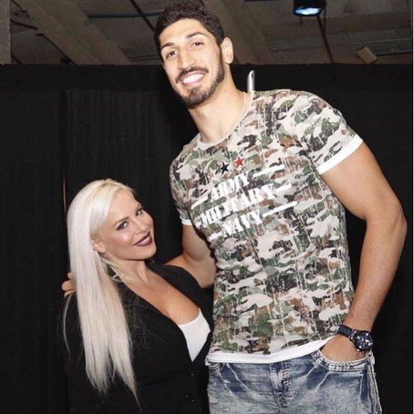 Enes Kanter'in yeni sevgilisi: Dana Brooke