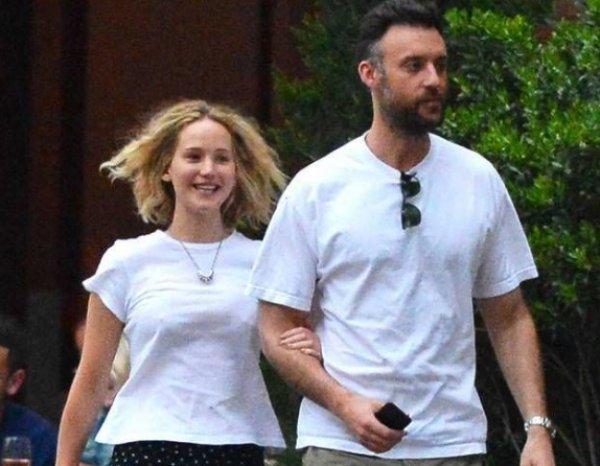 ABD'li oyuncu Jennifer Lawrence nişanlandı