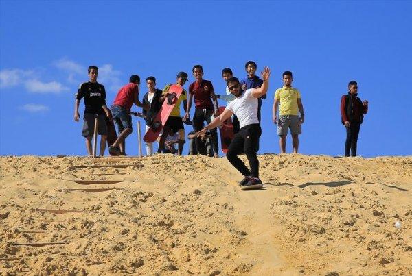 Mısır'da yeni moda: Çöl kumunda kayak