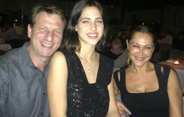 Hülya Avşar: Bir tek taşa bakar