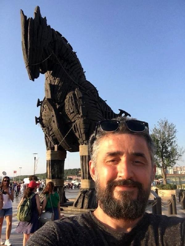 Kartal'da çöken binada ölen cam ustası uğurlandı