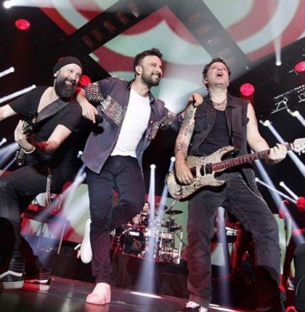 Tarkan VİP minibüsünü özel tasarlattı