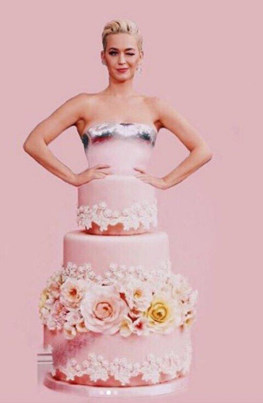 Katy Perry'nin kıyafeti olay oldu