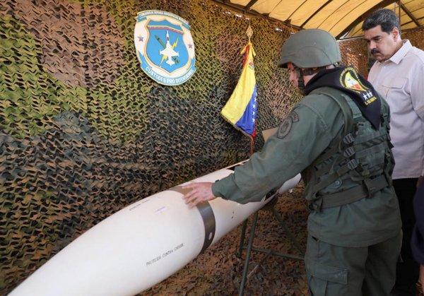 Maduro, Venezuela ordusunun tatbikatında