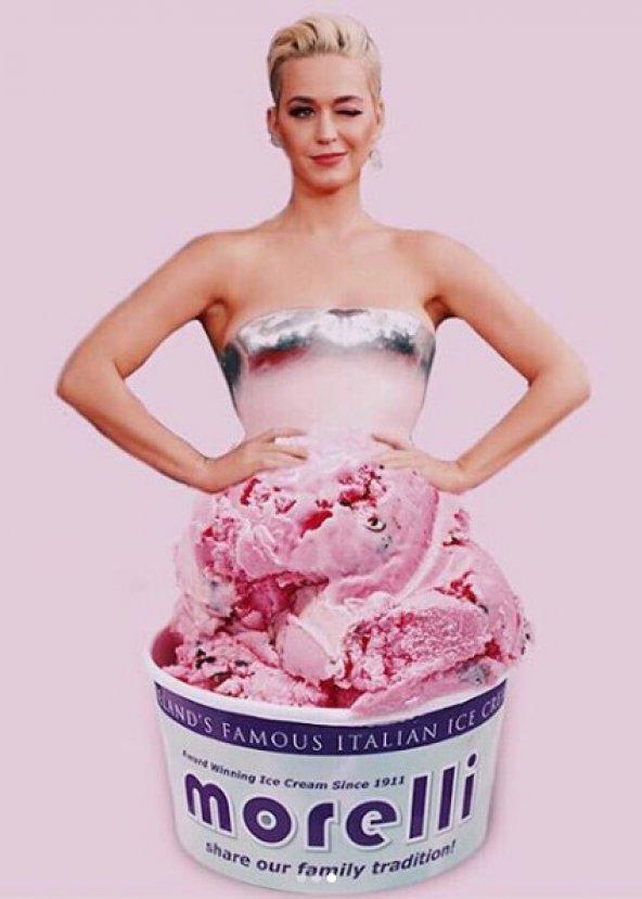 Katy Perry'nin kıyafeti olay oldu