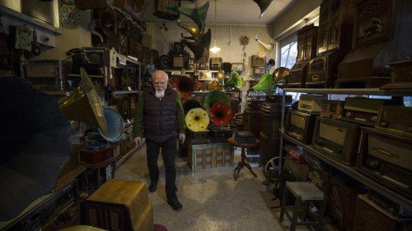 Ankara'da 35 yıldır radyolarla özel bağ kurdu