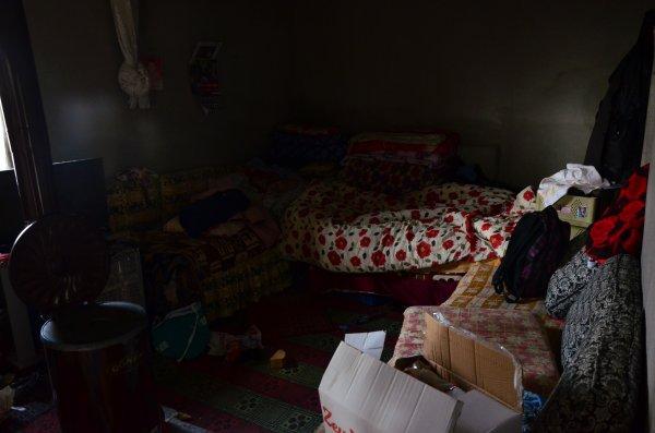 Annesi ölen babası terk eden Sude okumak istiyor