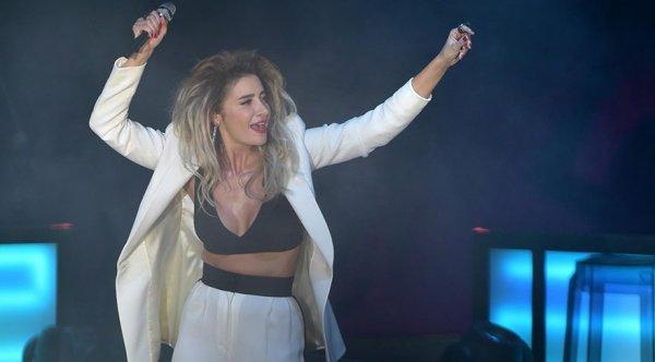 Sıla, Kafa Dergisi'nin aşk sayısına şiir yazdı