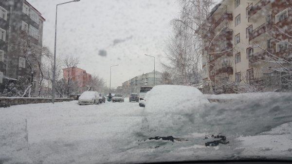 Doğu Anadolu'da 300 köy ve mahalle yolu kapandı