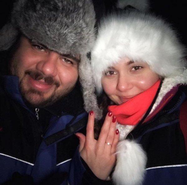 Eser Yenenler'den tektaş göndermesi