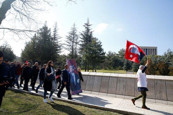 CHP'nin Kırmızı Yelekliler'i Ankara'da