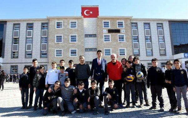 Kırşehir'de üç nesil öğretmen aynı okulda görev yapıyor