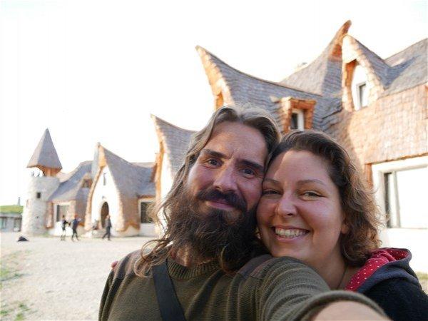 Alman çift parasız dünya turuna çıktı