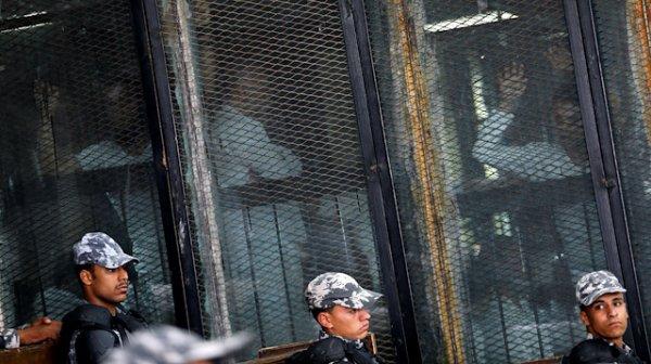 Darbeci Sisi 9 genci idam ettirdi